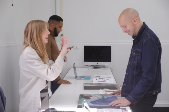 Paul Brickman from Paul Brickman Creative discusses portfolios with students_Randy Brooke