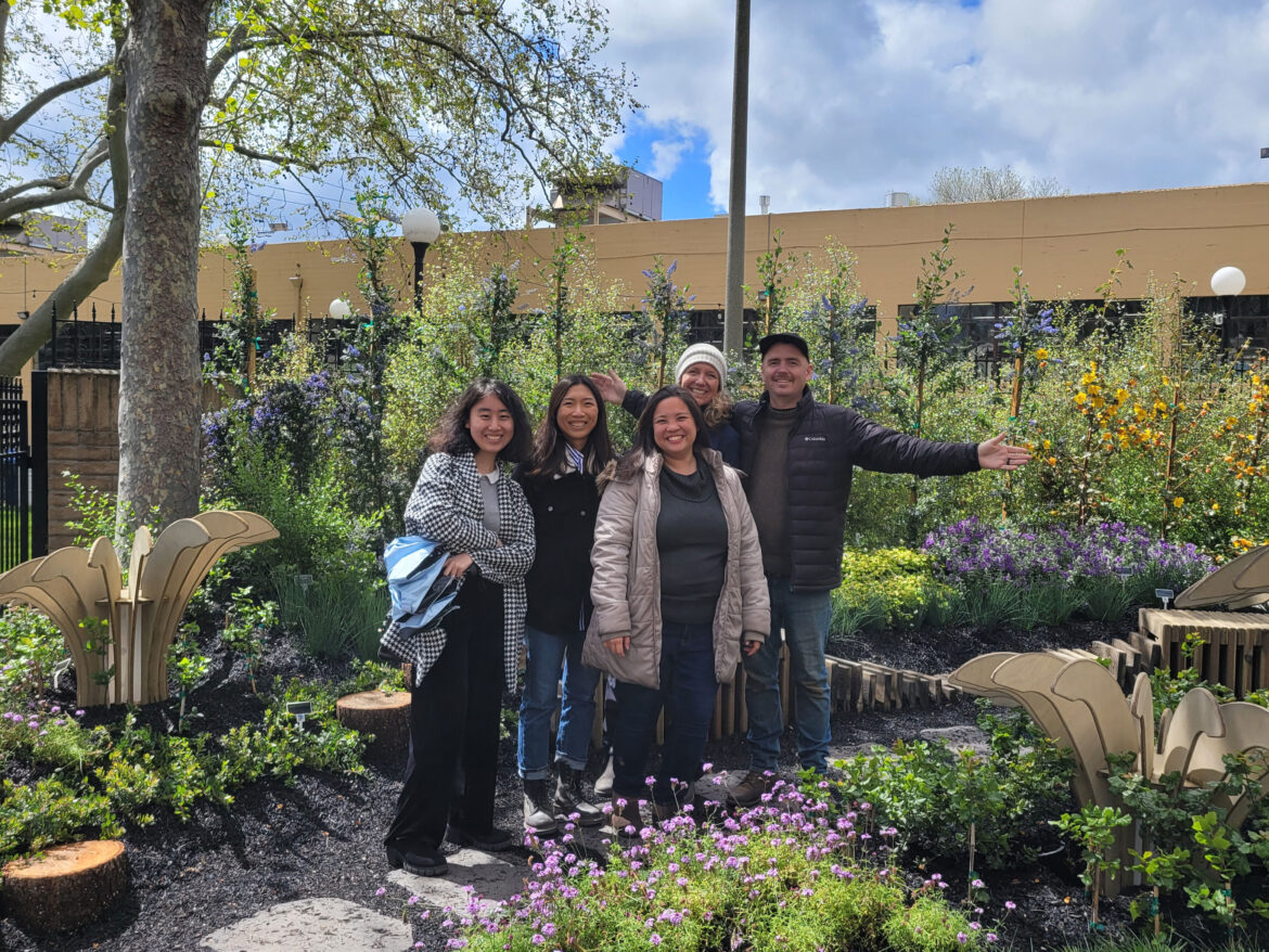 web_CG_Group-in-the-Garden